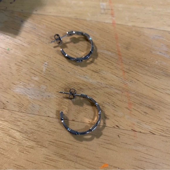 Avon sterling silver diamond accent hoop earrings NIB - Picture 2 of 6